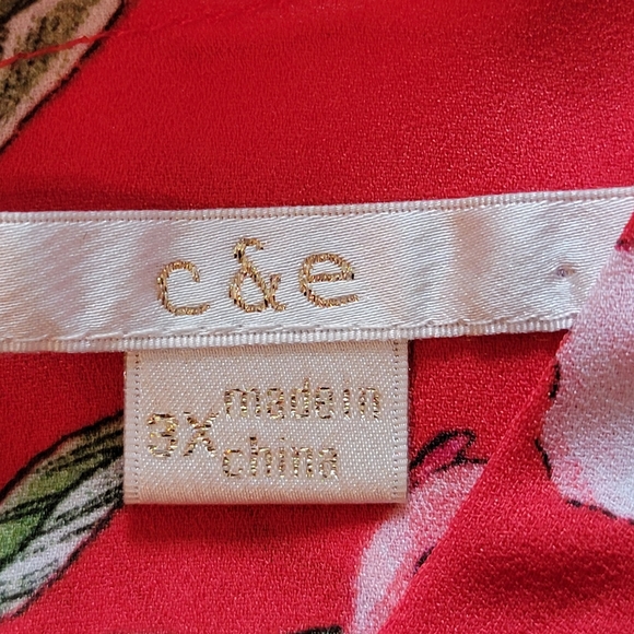 Women's Plus Size C & E Shell Blouse, Red w/ Pink and Green Floral Pattern - 3X - Picture 6 of 6